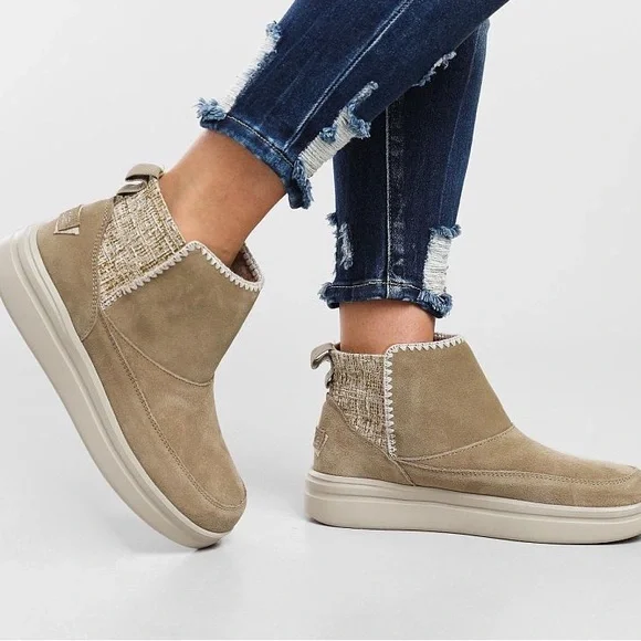 Hey Dude Mel Suede Tan Winter Boots with Quilted Collar - Picture 6 of 6